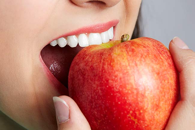 7 Rekomendasi Makanan yang Bisa Menjaga Enamel Gigi